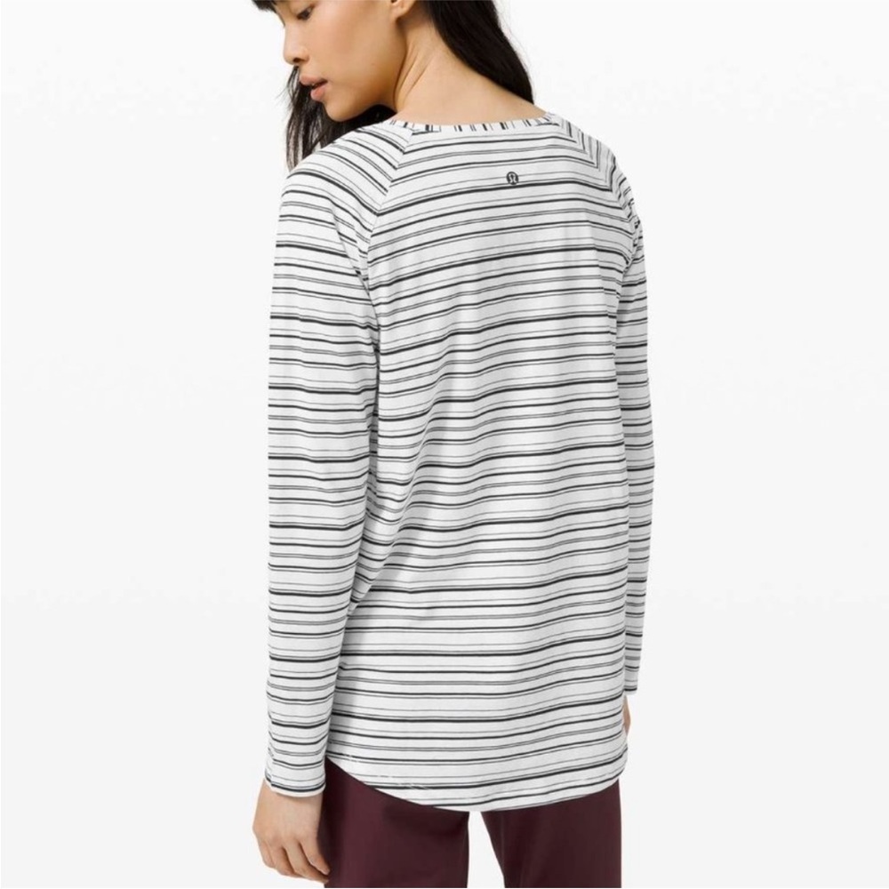 Lululemon Emerald Long Sleeve Cut Back
Stripe White Black Shirt Size 8/10